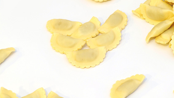 Ravioli mezzaluna